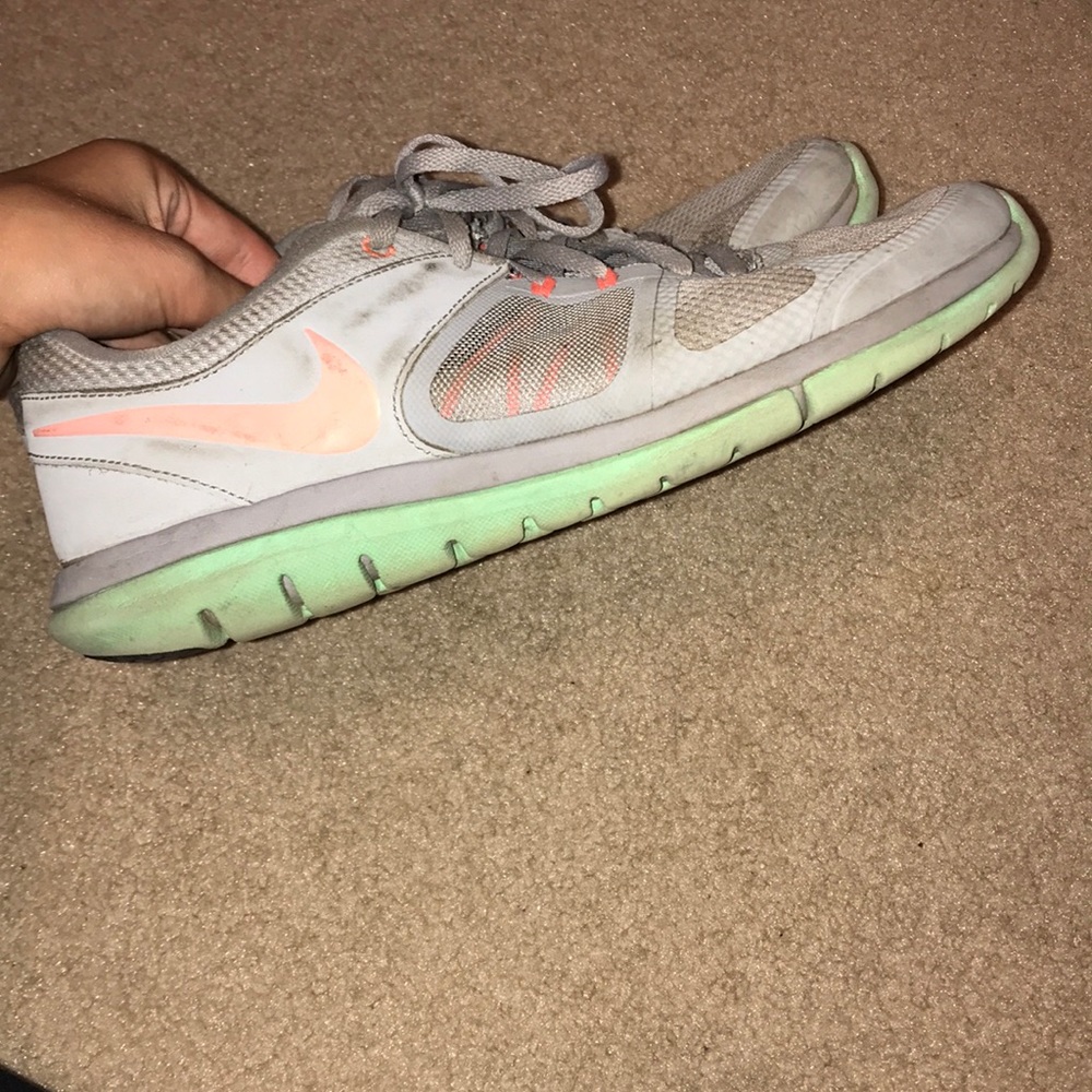 nike flex run size 10 womens